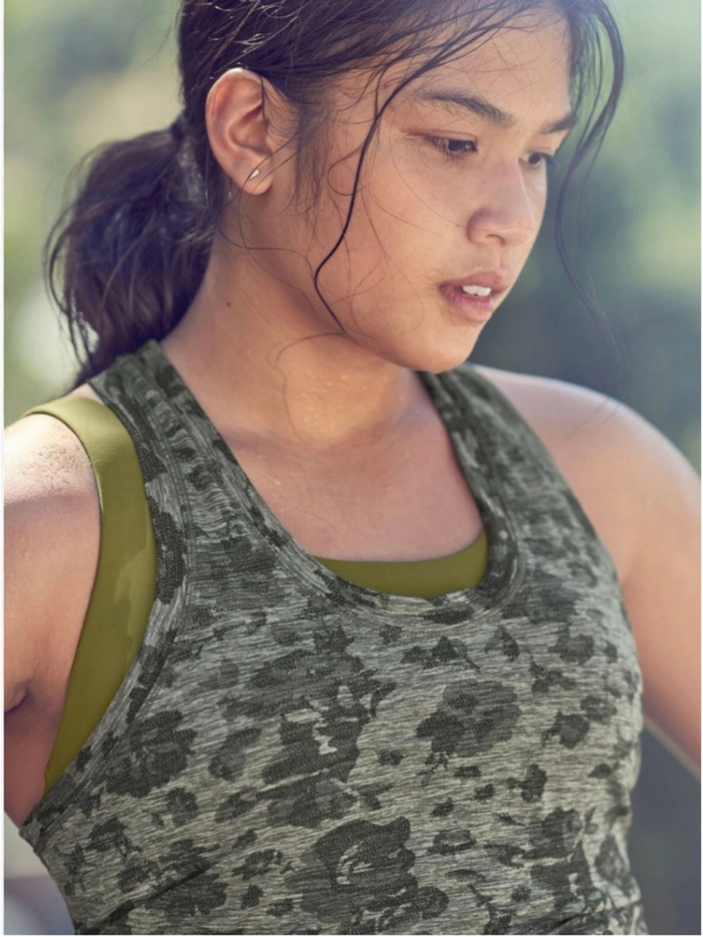 Women's Athleta Momentum Tank Top Medium Gray Black Floral - Picture 4 of 8